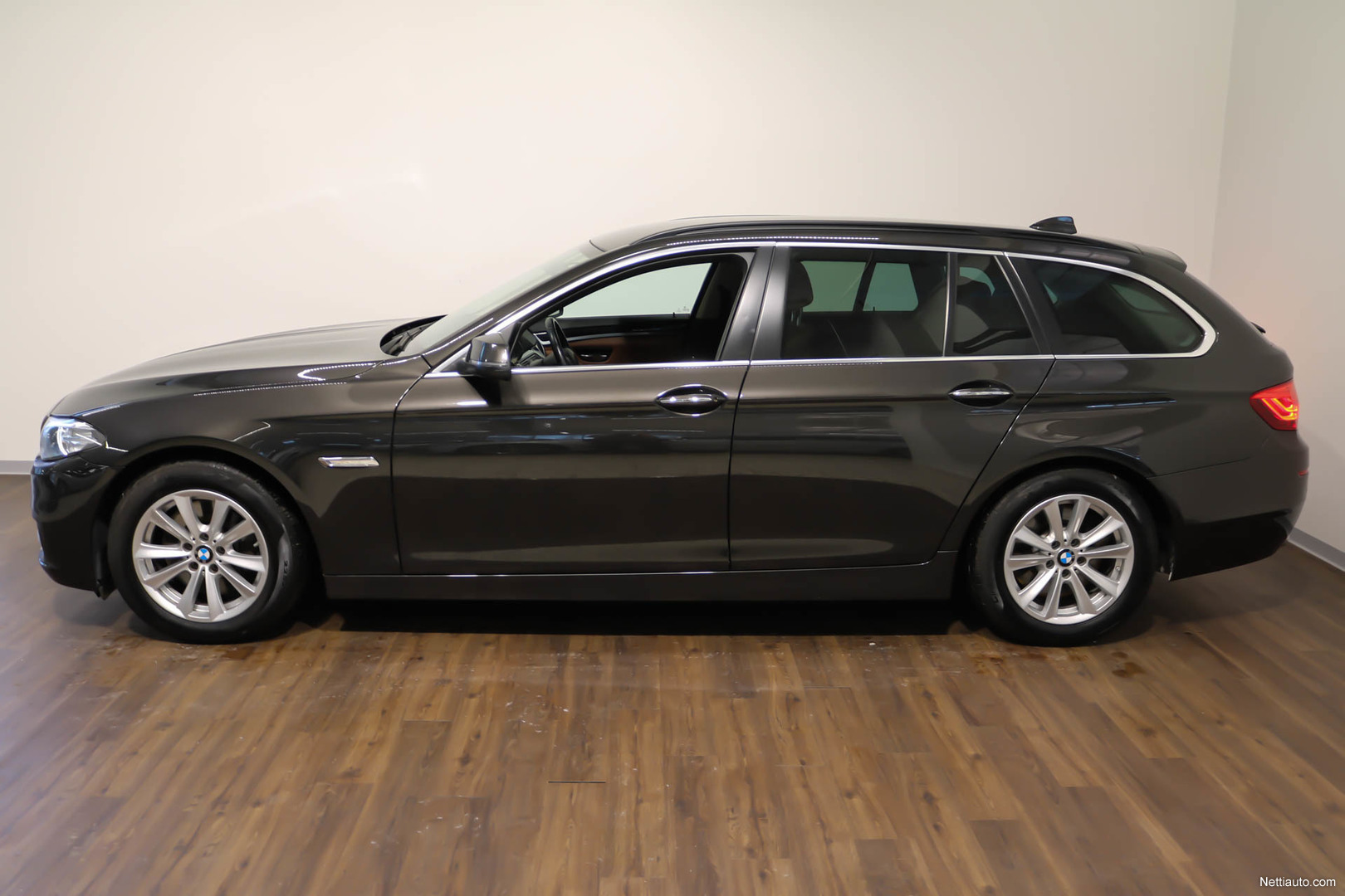 Bmw F Touring D Twinpower Turbo A Xdrive Limited Edition