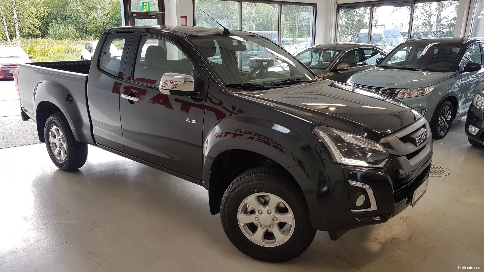 Isuzu D Max Space Cab Tdi Wd At Ls Black Edition