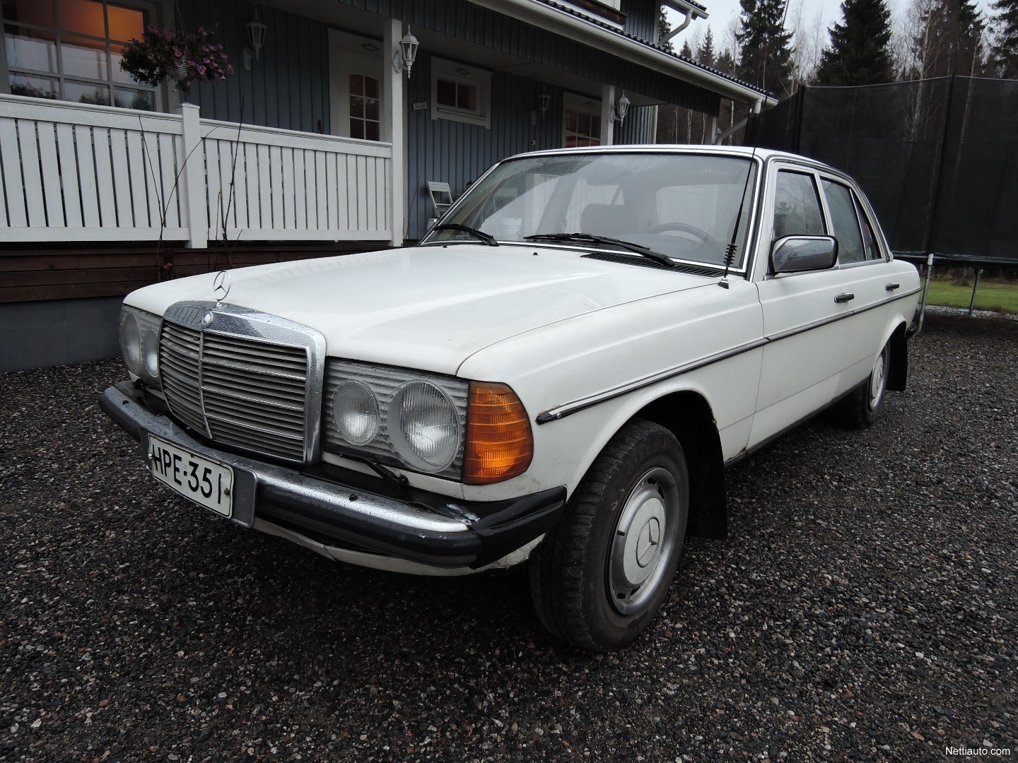 W123