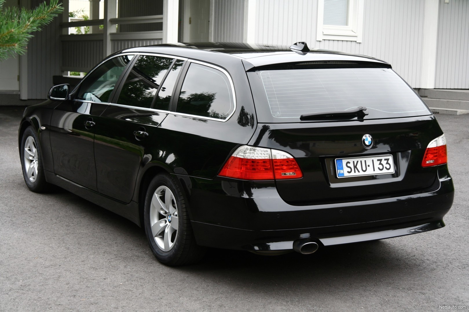 bmw-520-e61-touring-farmari-2010-vaihtoauto-nettiauto
