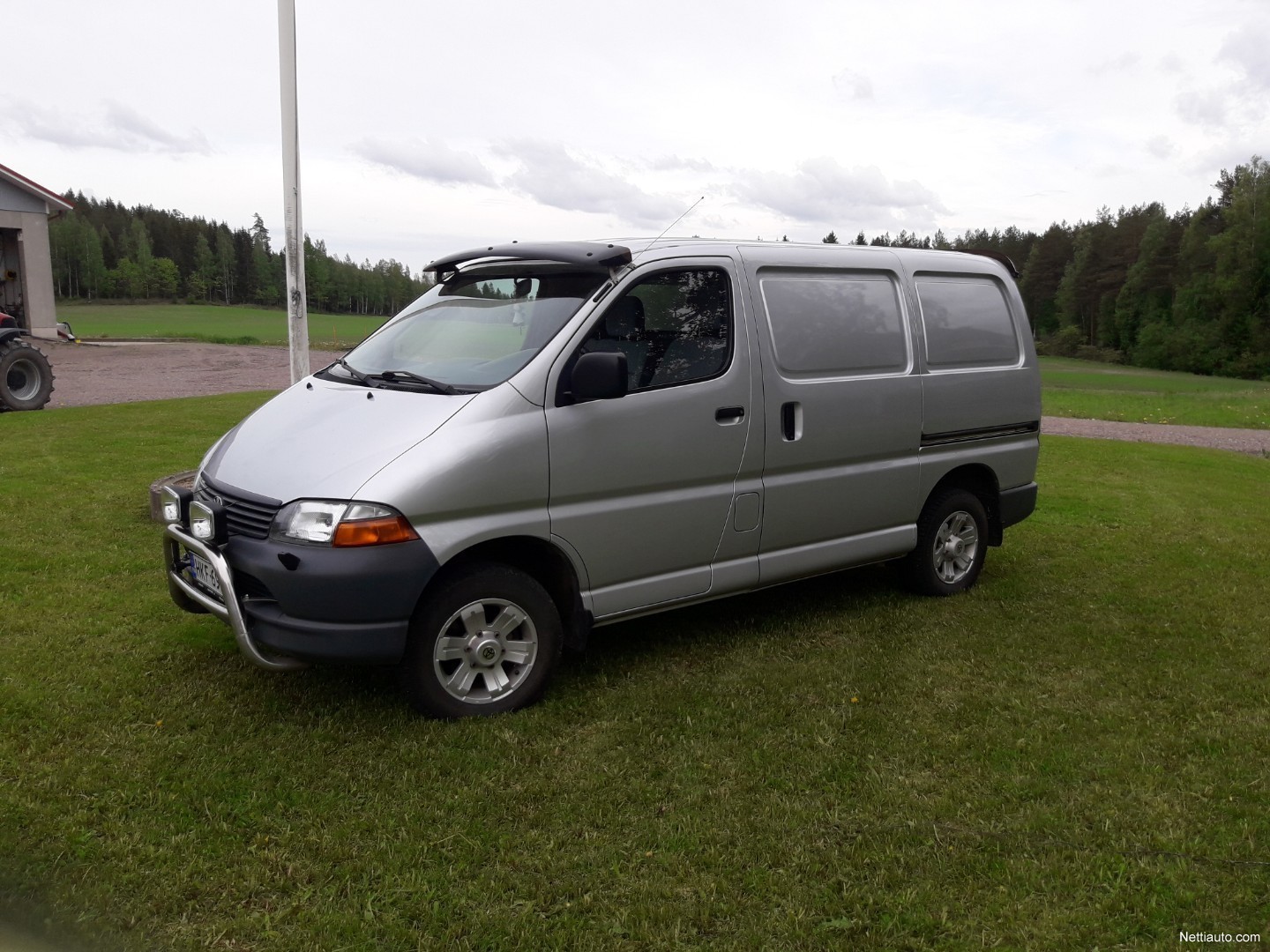 Toyota Hiace 2.5 D4D 100 5d 4wd Lyhyt - Matala 2005 - Vaihtoauto