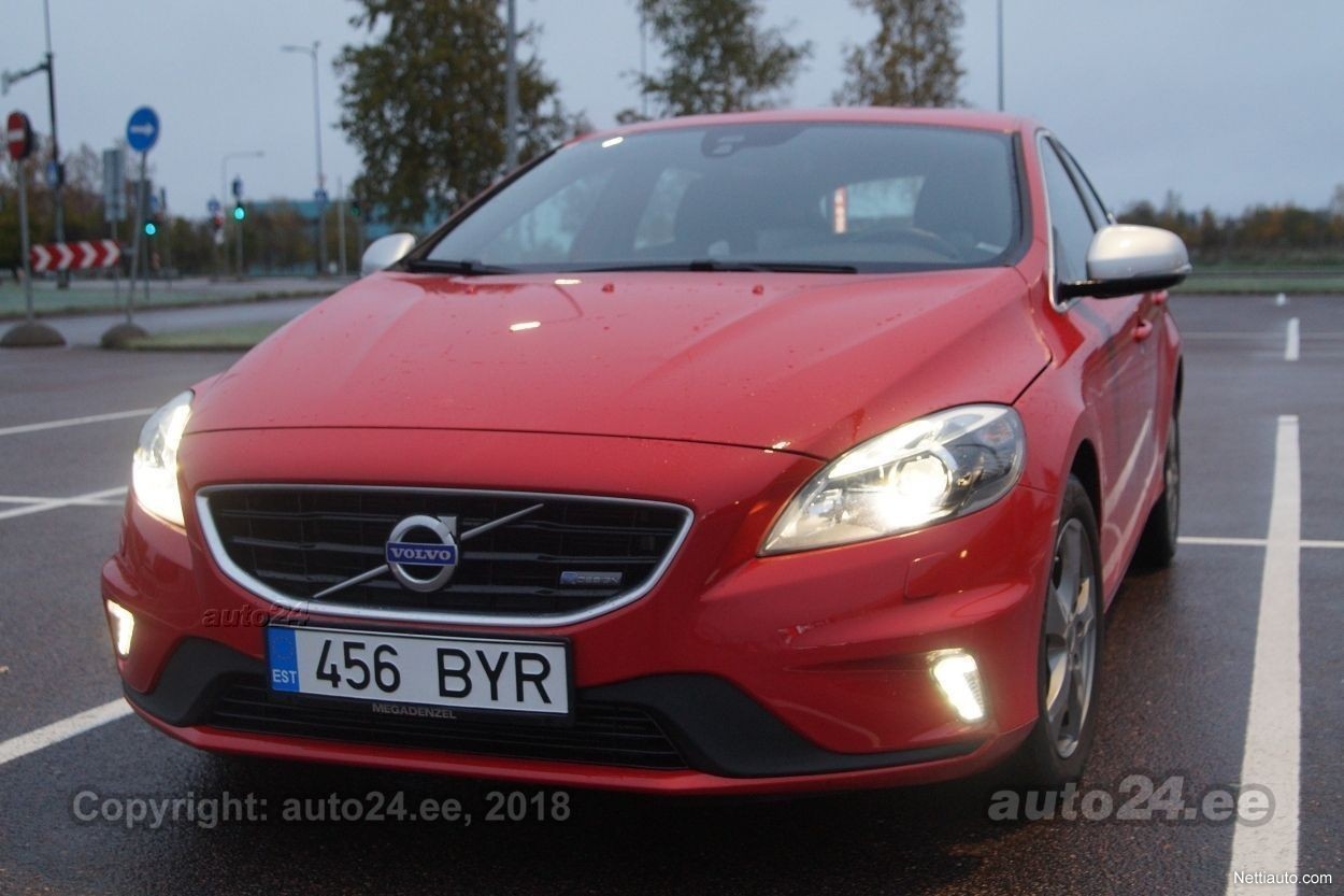 Enlarge image. Volvo V40