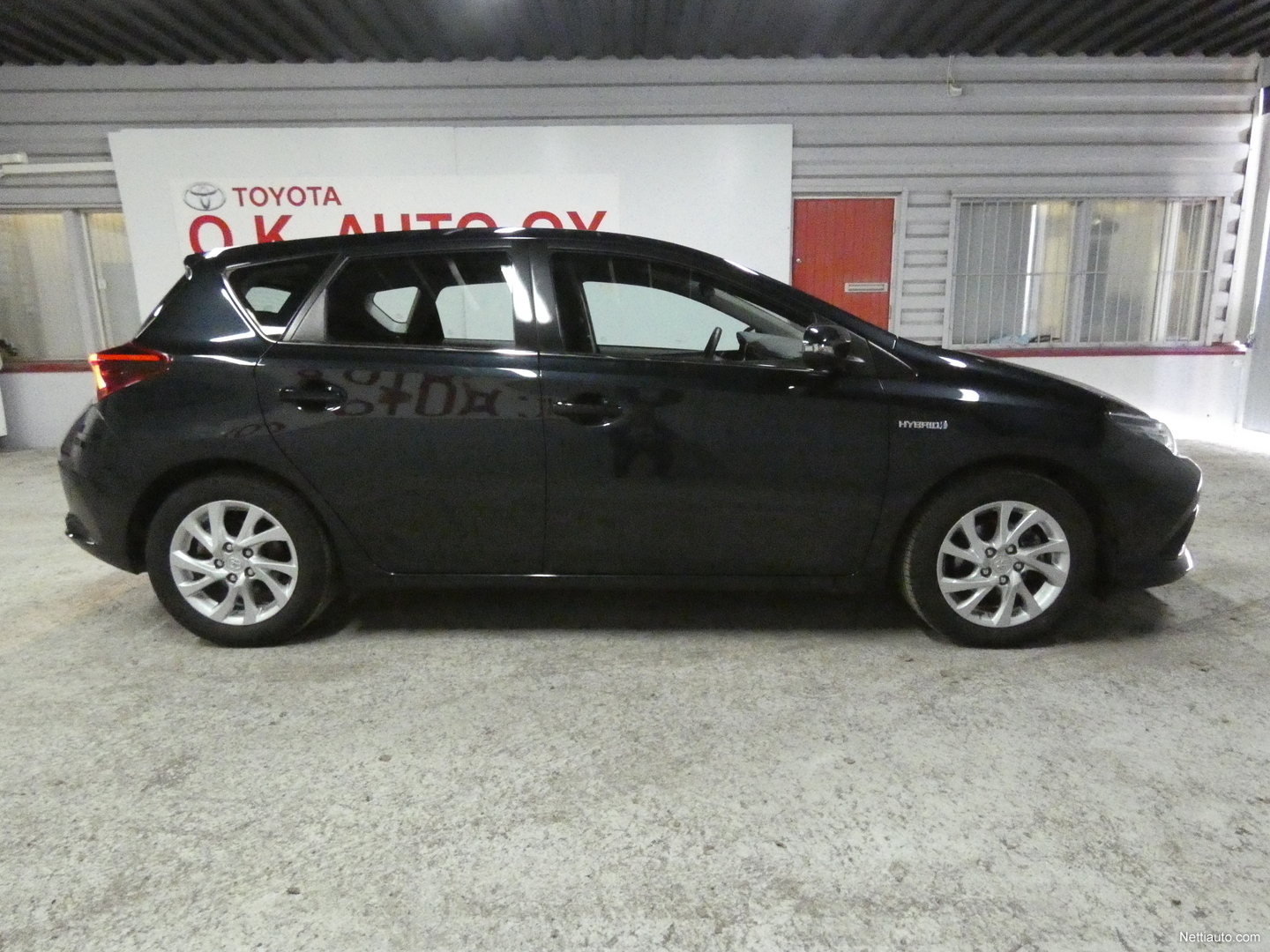 Toyota Auris Hybrid Auto Express