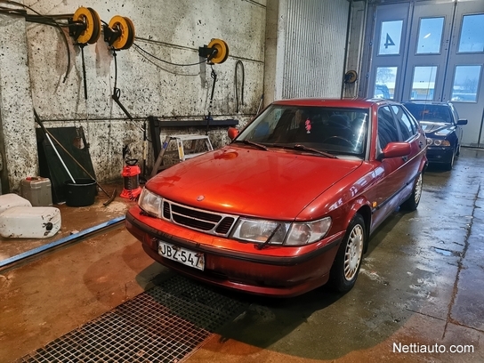 Saab 900