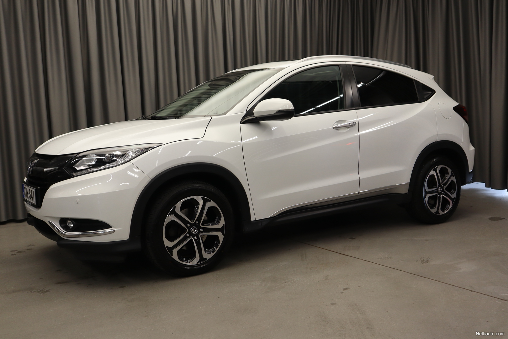 Honda HR-V 1,5 Executive CVT *Malliston parhaiten varusteltu ja 