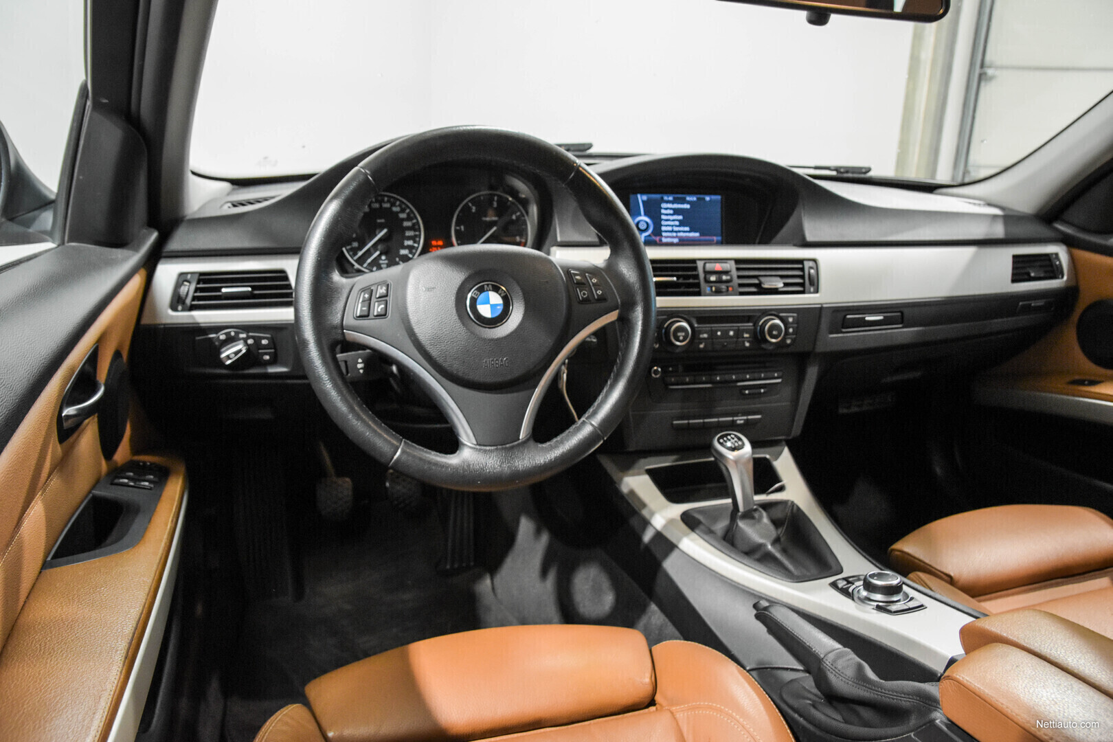 BMW 320 E91 Touring Limited Business Edition - Navigointi,Nahkaverhous,  Peruutustutka,Vetokoukku,Sportti penkit Farmari 2011 - Vaihtoauto -  Nettiauto