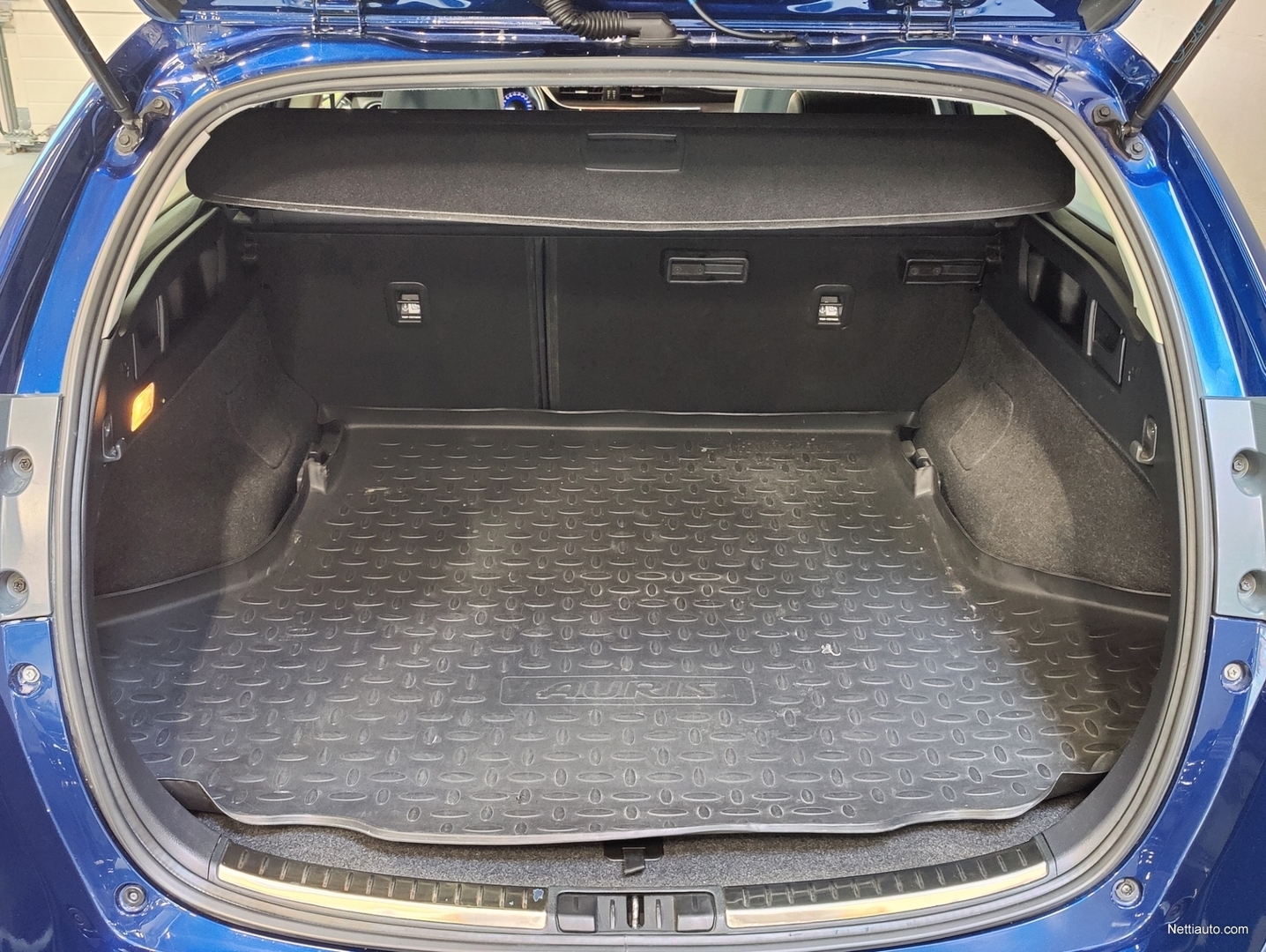 Toyota Auris Touring Sports 1,8 Hybrid Premium / Navigointi / Panorama /  Cruise / Bluetooth / Kamera Station Wagon 2016 - Used vehicle - Nettiauto