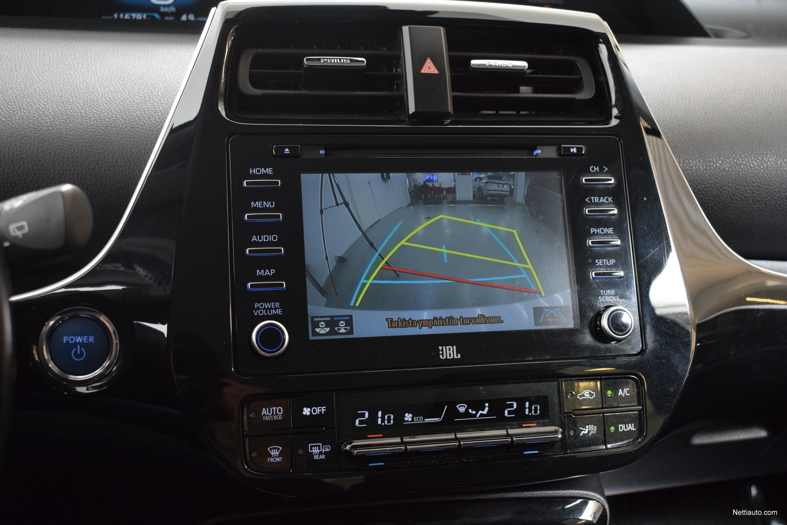 Toyota Prius AWDi Active Neliveto, HUD, Toyota Approved vaihtoauto