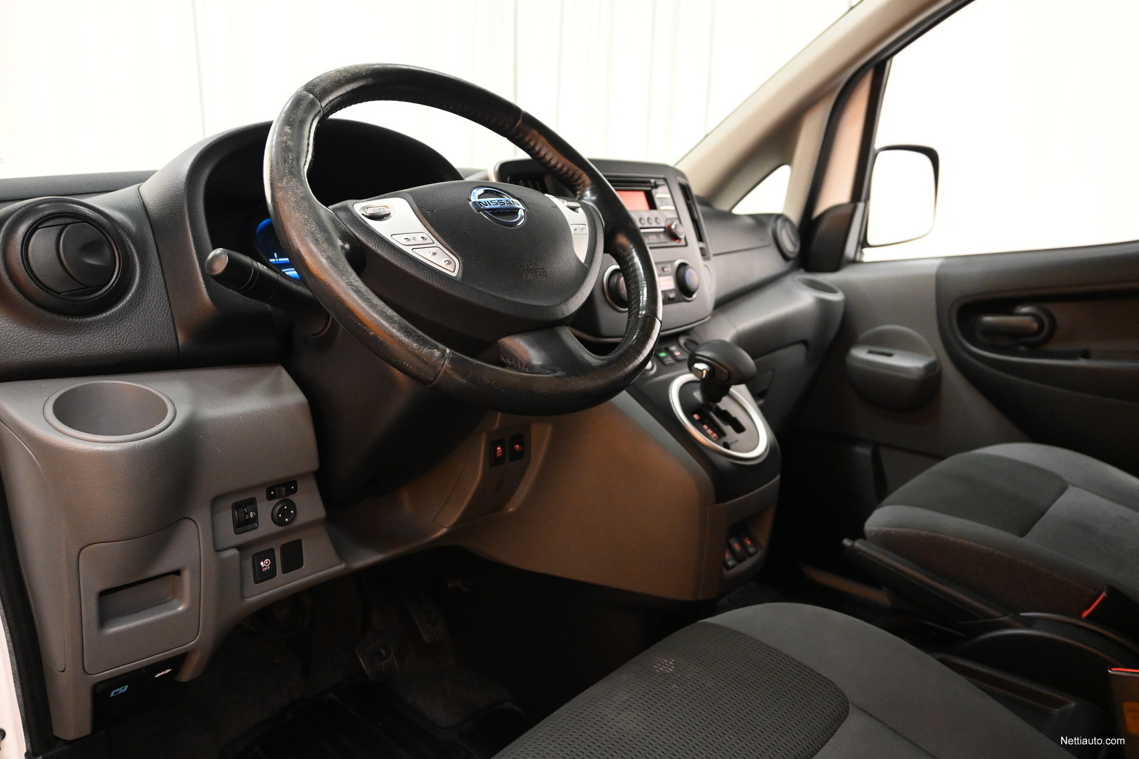 Nissan e-NV200 e-NV200 Van A/T ** Sähköinen lisälämmitin / Vakkari /  Ratinlämmitin / KeylessGo / Digimittaristo / Bluetooth ** Muu 2015 -  Vaihtoauto - Nettiauto