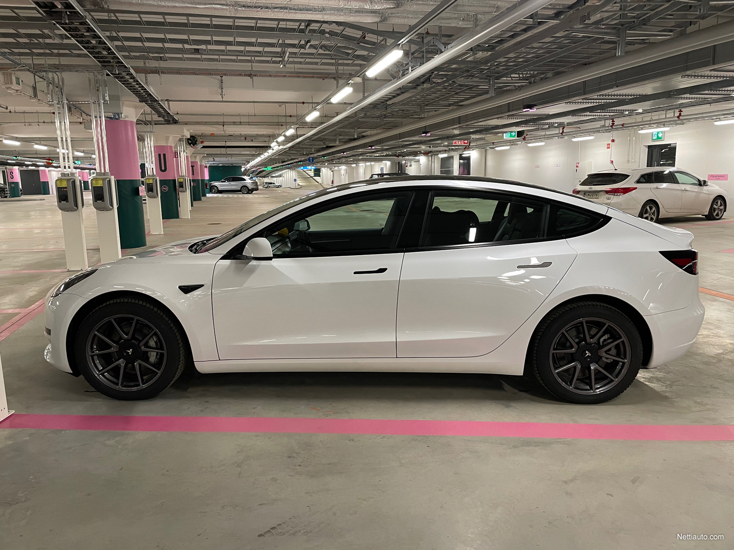 Tesla Model 3 Rear Wheel Drive, 2023, talvirenkaat ja 19'' kesärenkaat  Sedan 2023 - Used vehicle - Nettiauto