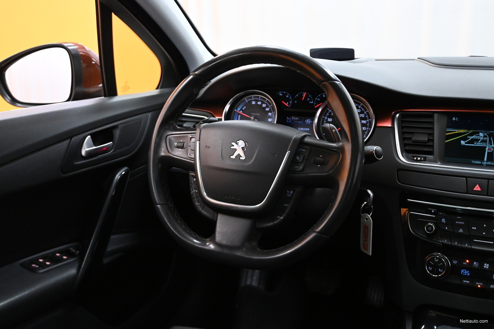 Peugeot 508 RXH HYbrid4 HDi AWD ** Lisälämmitin / Navi / HUD / Lasikatto /  Vetokoukku / Xenon / P.tutkat / BT / Kahdet renkaat ** Farmari 2013 -  Vaihtoauto - Nettiauto
