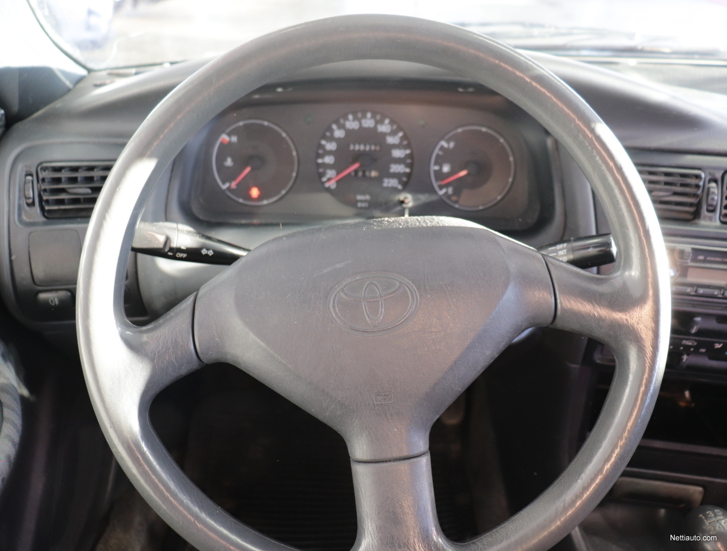 Toyota Corolla 1,3 12V Xi 4d - Lohko/Mottorilämmitin+Sisäpistoke,  Sähköikkunat edessä, Hyvät nastarenkaat Sedan 1996 - Used vehicle -  Nettiauto