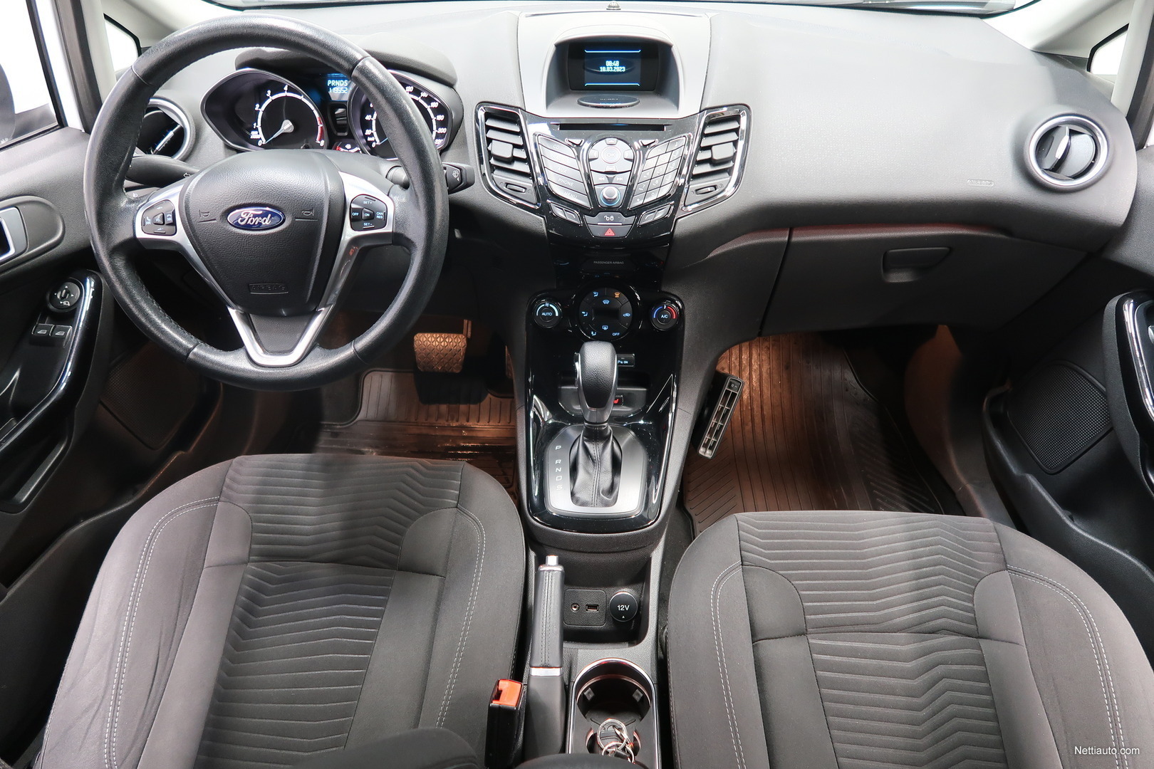 Ford Fiesta 1,0 EcoBoost 100hv PowerShift Titanium A6 5-ovinen *Juuri  huollettu, Lämmittimet, tutkat, lämmitettävä tuulilasi,* Viistoperä 2015 -  Vaihtoauto - Nettiauto