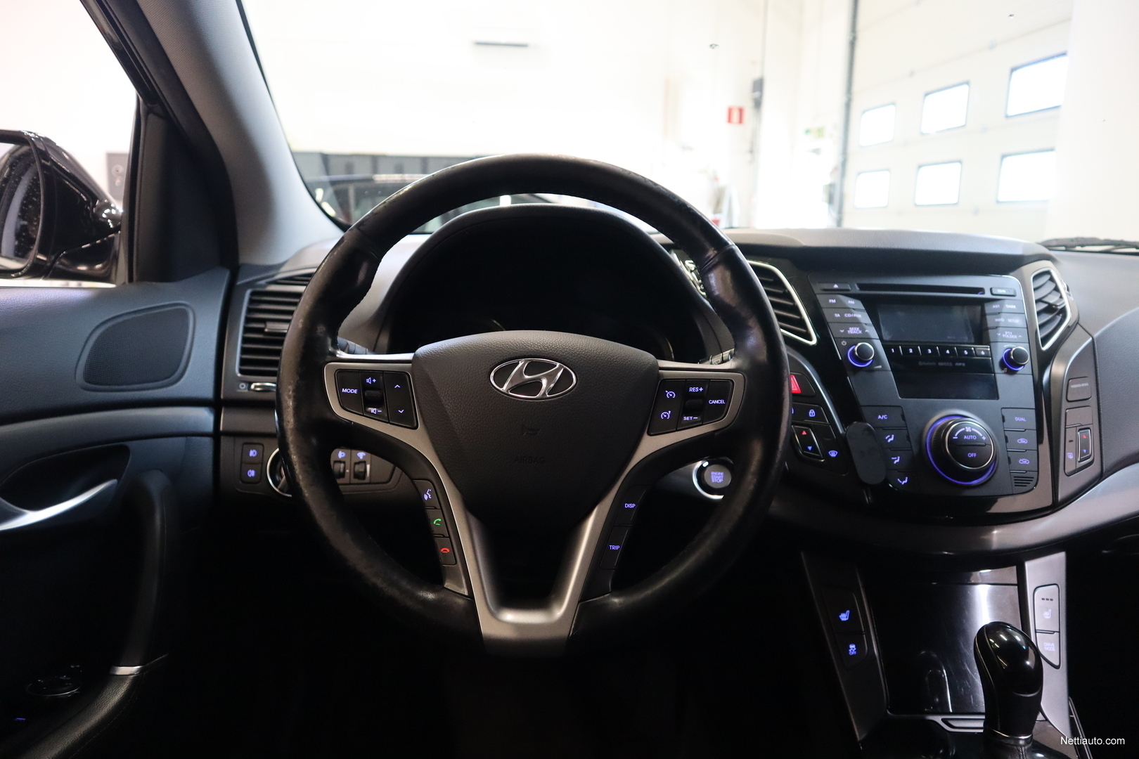 Hyundai i40 Wagon 1,7 CRDi 100kW 6AT Comfort Plus - Peruutuskamera,  Irroitettava koukku, Xenon ajovalot, Avaimeton ovien avaus ja kä Station  Wagon 2015 - Used vehicle - Nettiauto