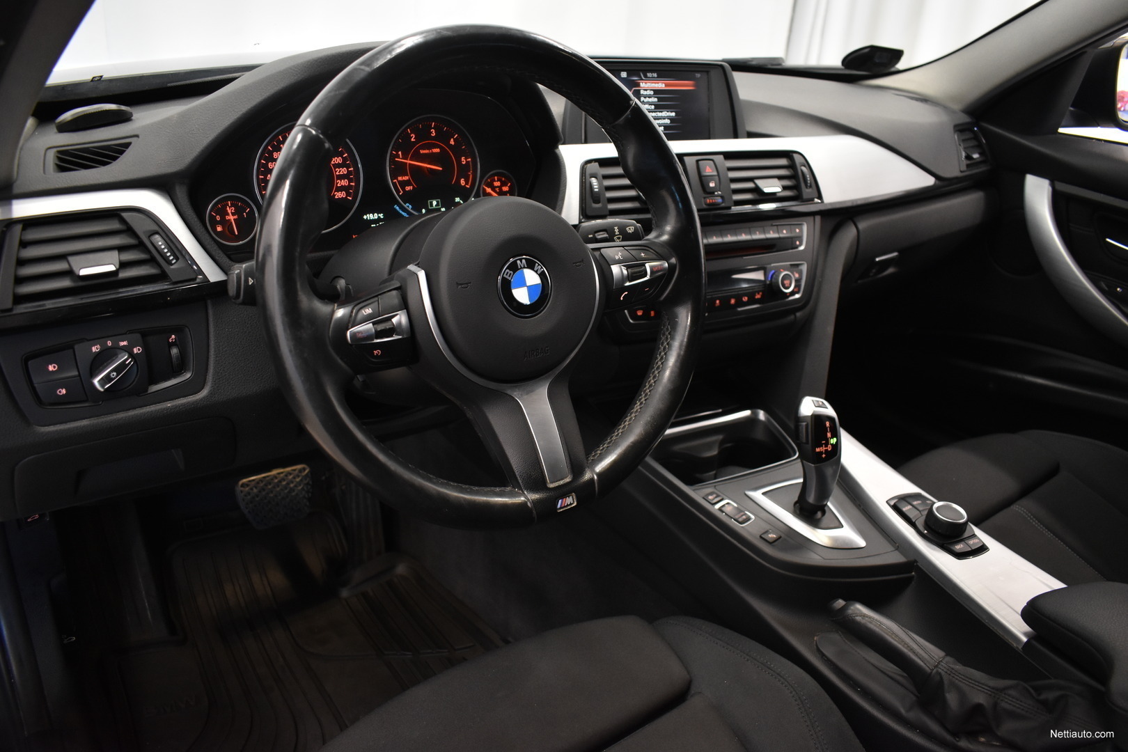BMW 320 F31 TwinPower Turbo A xSport Edition ** M-sport ratti / Koukku /  Vakkari / Sähköluukku / Tutkat / Sporttipenkit ** Farmari 2015 - Vaihtoauto  - Nettiauto