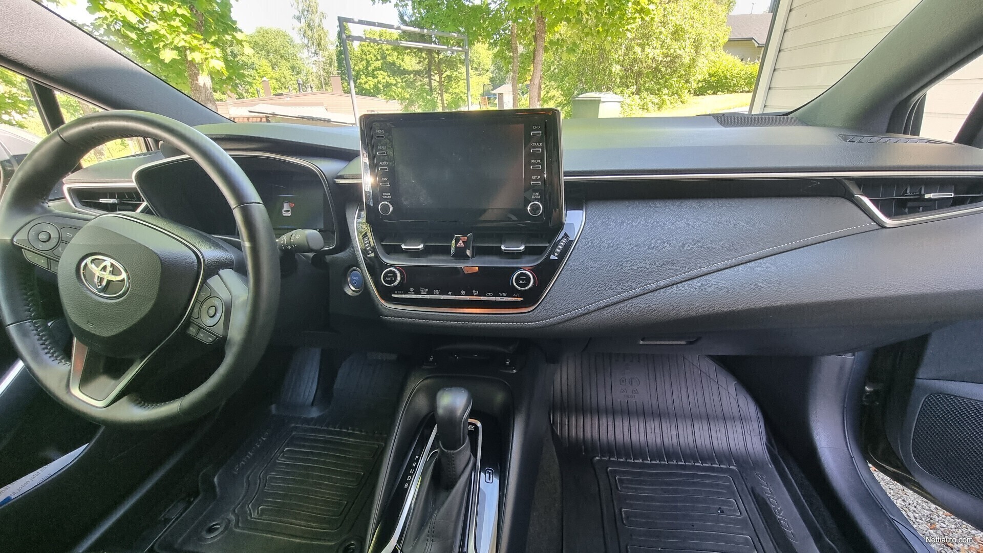 Toyota corolla touring sports 1 8 hybrid active plus webasto