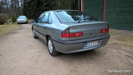 Renault Safrane 2.5 20V vaihdetaan Viistoperä 1996